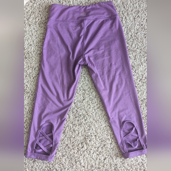 purple Capri leggings - Picture 2 of 3